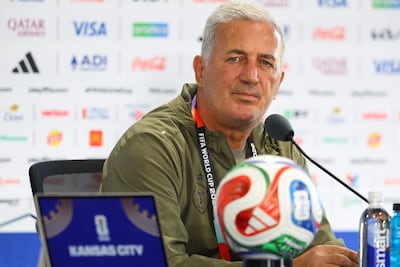El director técnico suizo de Argelia, Vladimir Petkovic, asiste a la conferencia de prensa de Argelia un día antes del partido del Grupo J de la Copa Mundial de la FIFA 2026 entre Argentina y Argelia en el Kansas City Stadium.