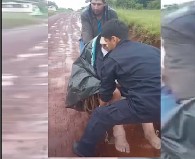 El paciente tuvo que ser arrastrado con su silla de rueda.