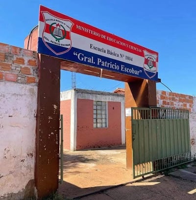 Fachada de la escuela Patricio Escobar, ubicada en el barrio San Pablo de Asunción.