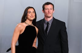 Dua Lipa y Callum Turner pronto estarían casados. (Jean Baptiste Lacroix / AFP)