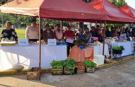 Familias del programa Tekoporã Mbarete realizaron una feria con productos agrícolas y comidas típicas.