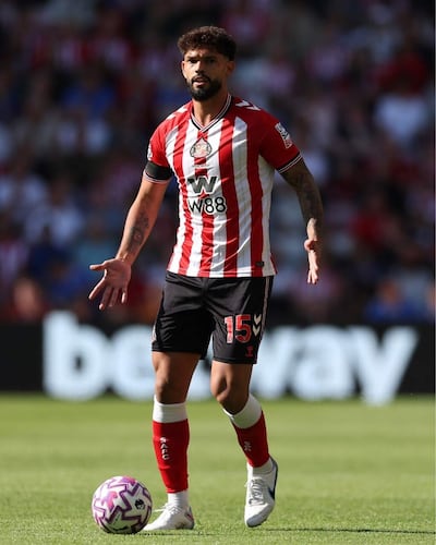 El defensor paraguayo Omar Alderete (28 años) se anuncia como titular este sábado en el equipo de Sunderland.