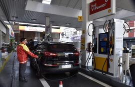 Estación de servicios del emblema Shell. (archivo).
