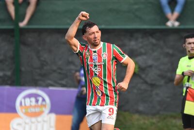 El atacante "rojiverde", Eduardo Ayala celebra el tanto de apertura en el marcador. (Foto: APF)