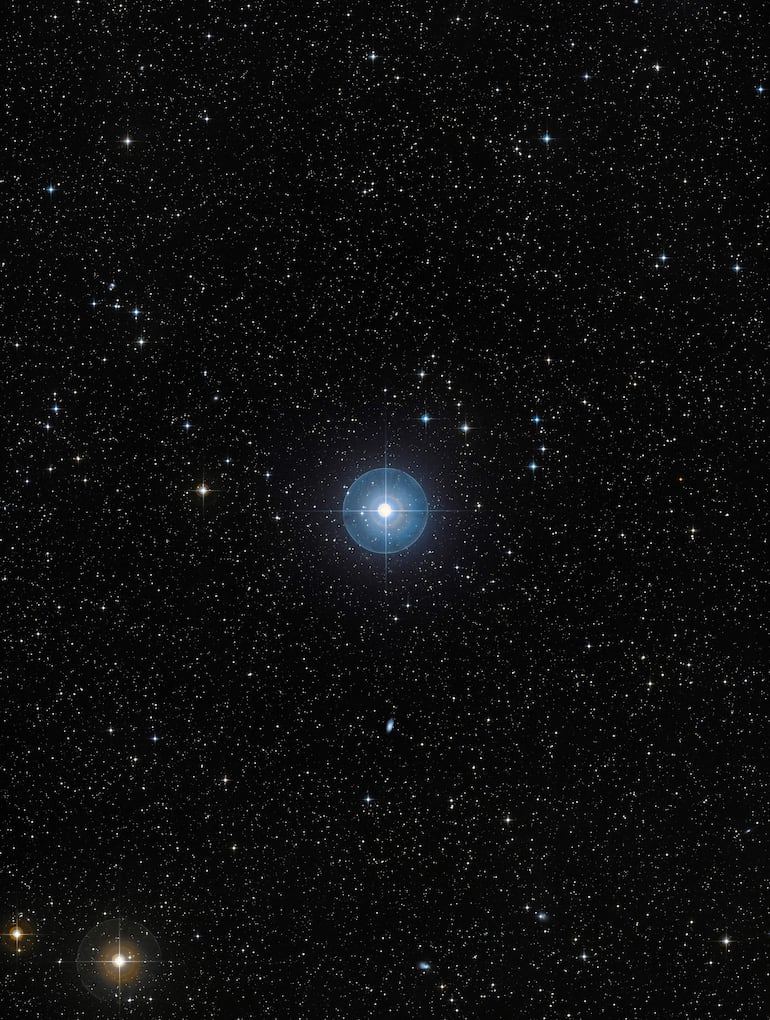 Imagen, basada en datos del Digitized Sky Survey 2, muestra una zona de aproximadamente 1,7 x 2,3 grados alrededor de Beta Pictoris.
