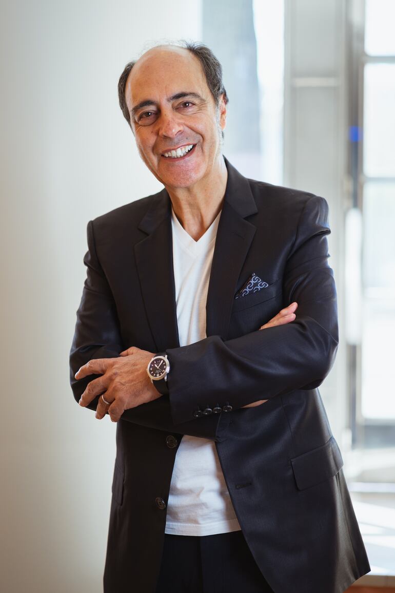 Doctor Julio Martín, médico estomatólogo. Foto: Dental Studio.