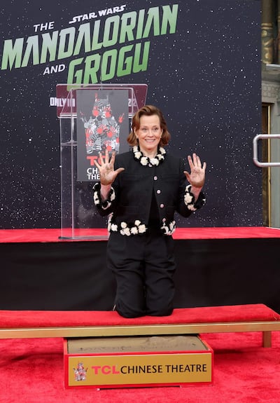Sigourney Weaver, feliz en la Ceremonia de Huellas de Manos y Pies en su honor en el Teatro Chino TCL en Hollywood, California. (Kevin Winter/Getty Images/AFP)