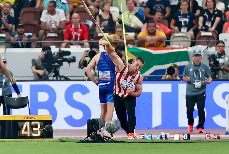  Lars Anthony Flaming en uno de sus lanzamientos en el Estadio Nacional de Japón.