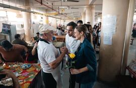 Soledad Núñez y Miguel Prieto recorrieron el Mercado 4.