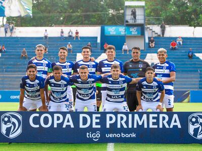 Formación presentada el viernes por el Sportivo 2 de Mayo en el estadio Río Parapití, donde el Gallo norteño fue derrotado por General Caballero de Juan León Mallorquín por 1-0.