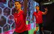Estatuas de tamaño natural del futbolista Cristiano Ronaldo celebrando un gol se exhiben durante la inauguración del Museo CR7 LIFE en Hong Kong.