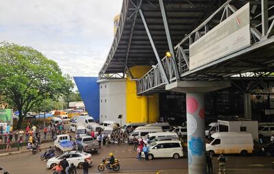 Los paseros bloquean los accesos a la Administración Nacional de Navegación y Puertos (ANNP).