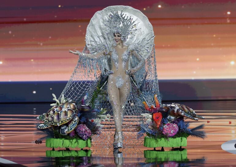 La venezolana Stephany Abasali Nasser compite en el certamen de traje nacional de Miss Universo 2025.