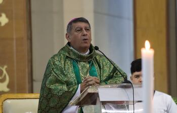 Monseñor Ricardo Valenzuela presidió la misa en Caacupé.