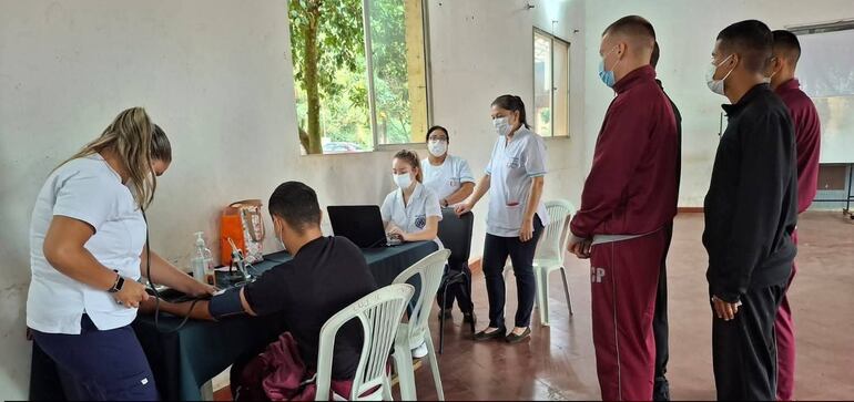 Se registran 40 aspirantes a suboficiales con influenza tras denuncia de madre de estudiante “descuerado” que terminó en UTI