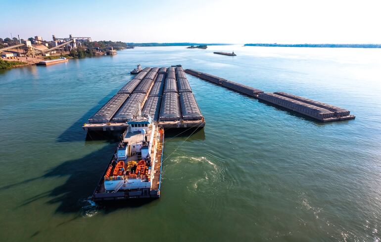 Una hidrovía eficiente y competitiva resulta estratégica para que la producción paraguaya pueda acceder a los mercados internacionales.