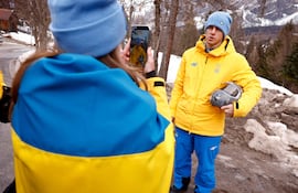 Vladyslav Heraskevych (d), atleta ucraniano de skeleton descalificado por el Cominté Olímpico Internacional (COI), fue condecorado este mismo jueves por el presidente de su país, Volodímir Zelenski.