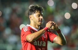 El paraguayo Óscar Romero (c), futbolista de Internacional de Porto Alegre, celebra un gol en el partido frente a Maracaná por la tercera ronda de la Copa de Brasil 2025.