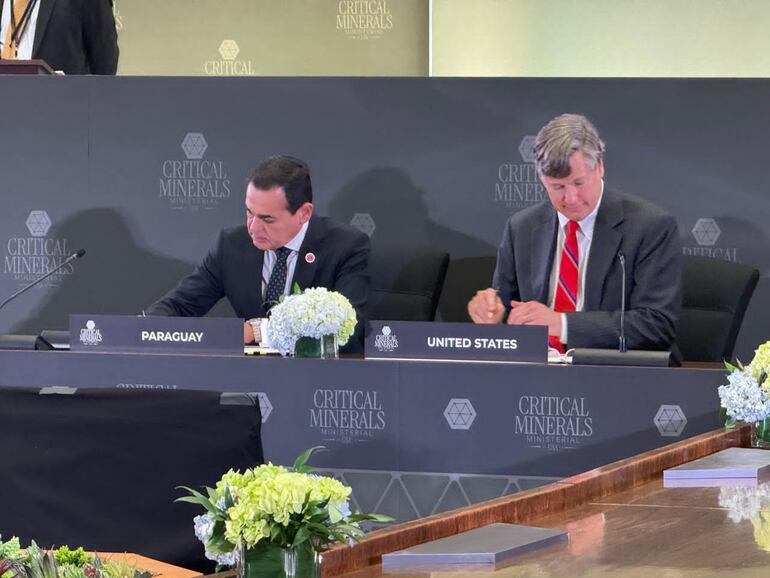 El canciller paraguayo, Rubén Ramírez, junto al subsecretario de Estado de Estados Unidos, Christopher Landau.