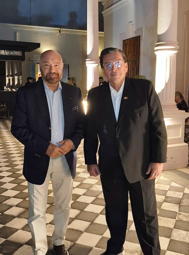 El embajador de Francia, Pierre Christian Soccoja, y Alfredo Alfonso.