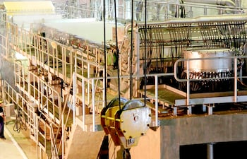 La industria nacional emplea a miles de compatriotas, dando la oportunidad de mejorar su calidad de vida, además de dinamizar la economía con el pago de impuestos.