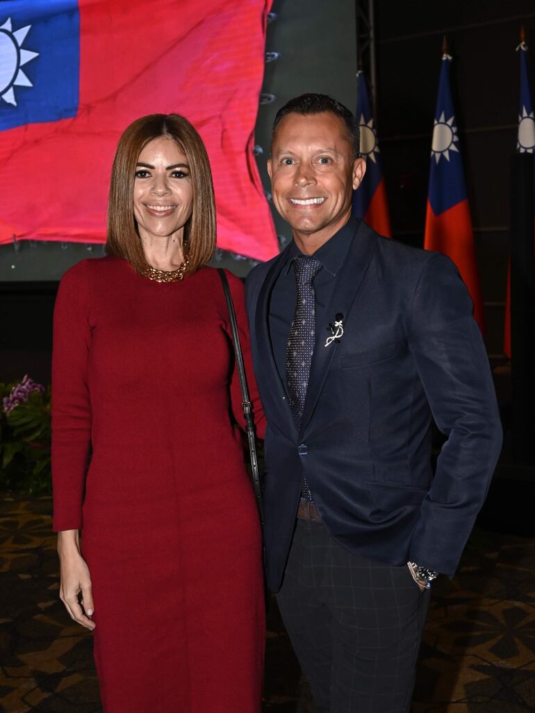 Adriana Amarilla junto con Raúl Fanego.