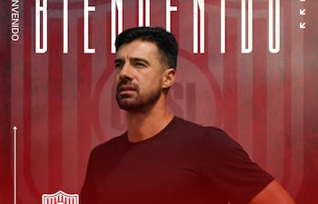 Con esta imagen, el Sportivo San Lorenzo hizo oficial la llegada de Julio César Cáceres López (46 años), como su nuevo entrenador.