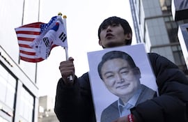 Un partidario del expresidente surcoreano Yoon Suk-yeol durante una protesta este jueves en Seúl.
