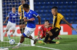 Tras eliminar a Guaraní, el uruguayo Juventud Las Piedras enfrenta este jueves a Independiente Medellín, el juego de ida por la tercera ronda para ingresar a la fase de grupos de la Copa Libertadores.