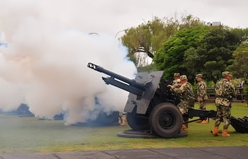 Salvas de cañón de la Artillería paraguaya.