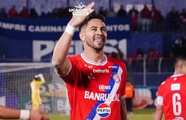 El delantero Pedro Federico Báez Benítez (28 años) es nuevo jugador de Rubio Ñu y viene del Xelajú MC de Guatemala.