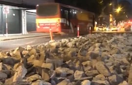 Una importante sección de la calle Gral. Díaz del centro de Asunción está intervenida y ralentiza el tránsito diariamente.