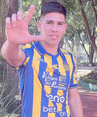 Lucas David Monzón, con la L de Luqueño, en el primer día de actividades en el club popular auriazul.