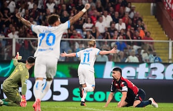 Kevin De Bruyne salva al Napoli en su estreno.
