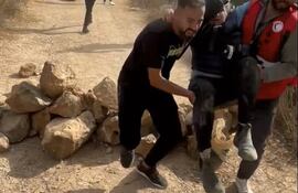 Fotógrafa de EE.UU. y dos palestinos son hospitalizados tras ataque de colonos israelíes
