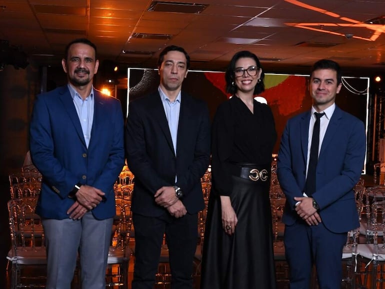 Lic. José Luis Rodríguez, Ing. Orlando Aquino Santa Cruz, Lic. Thelma Aquino Santa Cruz y Dr. Carlos Federico Fariña.