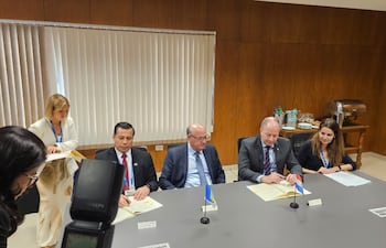 Firma del acuerdo de financiación entre ANDE, BID y UE.