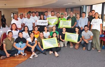 Distintos grupos ambientalistas y comunidades indígenas expusieron su oposición a la aprobación del proyecto de ley de explotación de hidrocarburos en el Parque Nacional Médanos del Chaco.