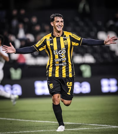 Enzo Agustín Manzur (25 años), mediocampista de Guaraní.