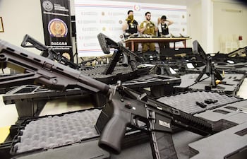 Las armas incautadas en el operativo Dakovo fueron entregadas a la Presidencia de la República para el uso de las fuerzas públicas.