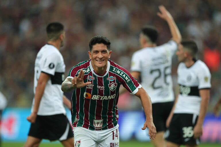 El argentino German Cano, jugador de Fluminense, celebra un gol en un partido de los cuartos de final de la Copa Libertadores en el estadio Maracaná, en Río de Janeiro, Brasil.