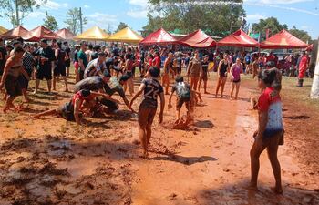 El tradicional fiesta del Tuju se vivió con todo en Nueva Londres.