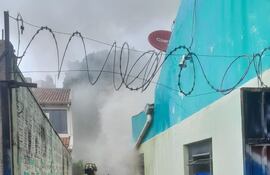 El incendio afectó parte de una vivienda en Pedro Juan Caballero.