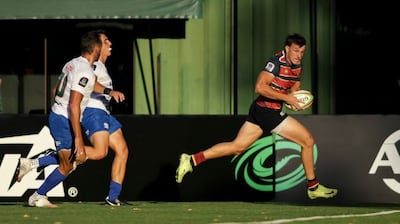 El pampa Tobías Wade deja atrás a la defensa Yacaré para apoyar su try. Foto SRA