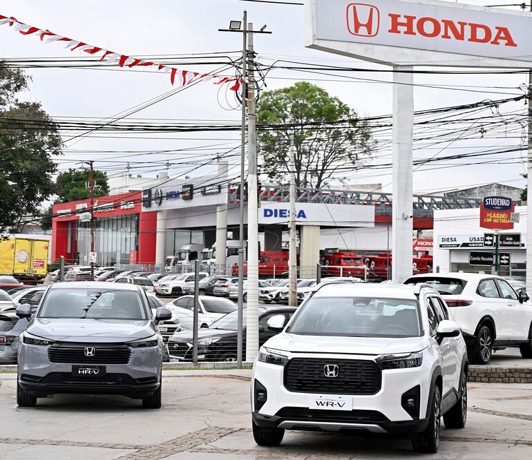 En Vicar, están exhibidos los vehículos Honda HR-V.