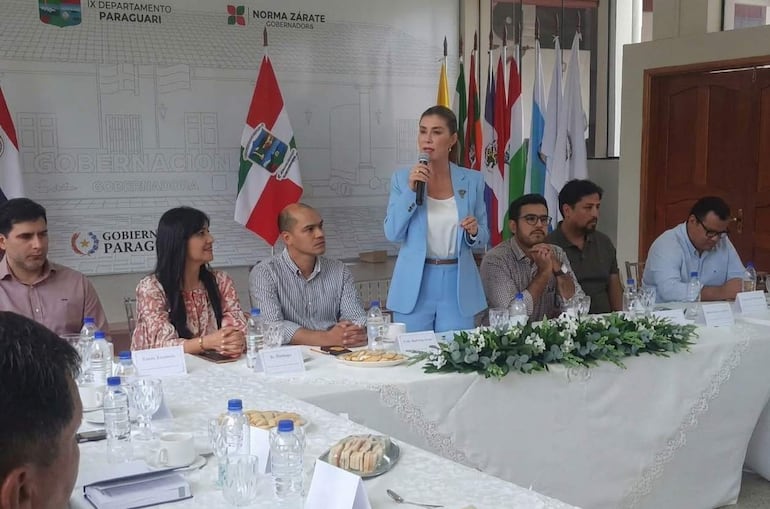 La gobernadora Norma Zárate de Monges (ANR) instó a los jefes comunales a trabajar juntos, sin distinción de banderías políticas, por el desarrollo de las comunidades.