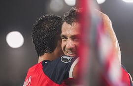 El argentino Pablo Vegetti, futbolista de Cerro Porteño, festeja un gol en el partido frente a Junior de Barranquilla por la fecha 4 del Grupo F de la Copa Libertadores 2026 en el estadio Jaime Morón León, en Cartagena, Colombia.