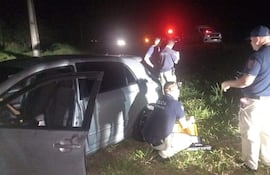 El ladrón tras sentirse acorralado por los uniformados decidió salir del vehículo y se refugió en una zona boscosa