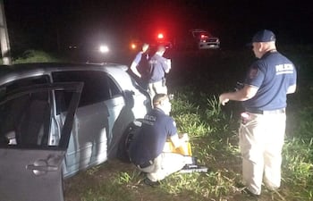 El ladrón tras sentirse acorralado por los uniformados decidió salir del vehículo y se refugió en una zona boscosa