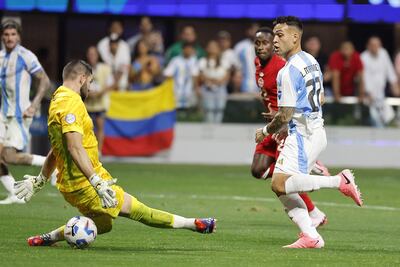 Atlanta (United States), 21/06/2024.- Lautaro Martinez (R) of Argentina scores past Maxime Crepeau (L) of Canada during the second half of the CONMEBOL Copa America 2024 group A soccer match between Argentina and Canada, in Atlanta, Georgia, USA, 20 June 2024. EFE/EPA/ERIK S. LESSER